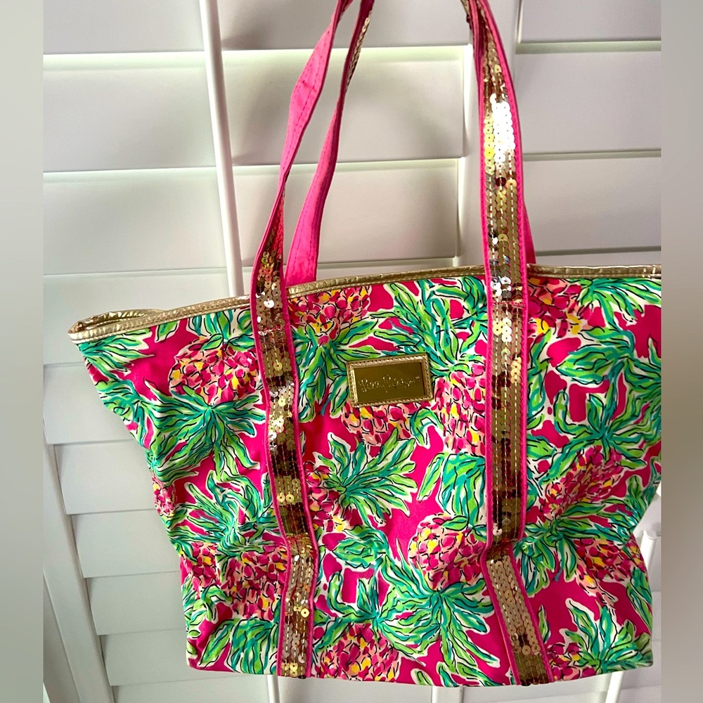 Lily Pulitzer tote bag. Very good used condition.